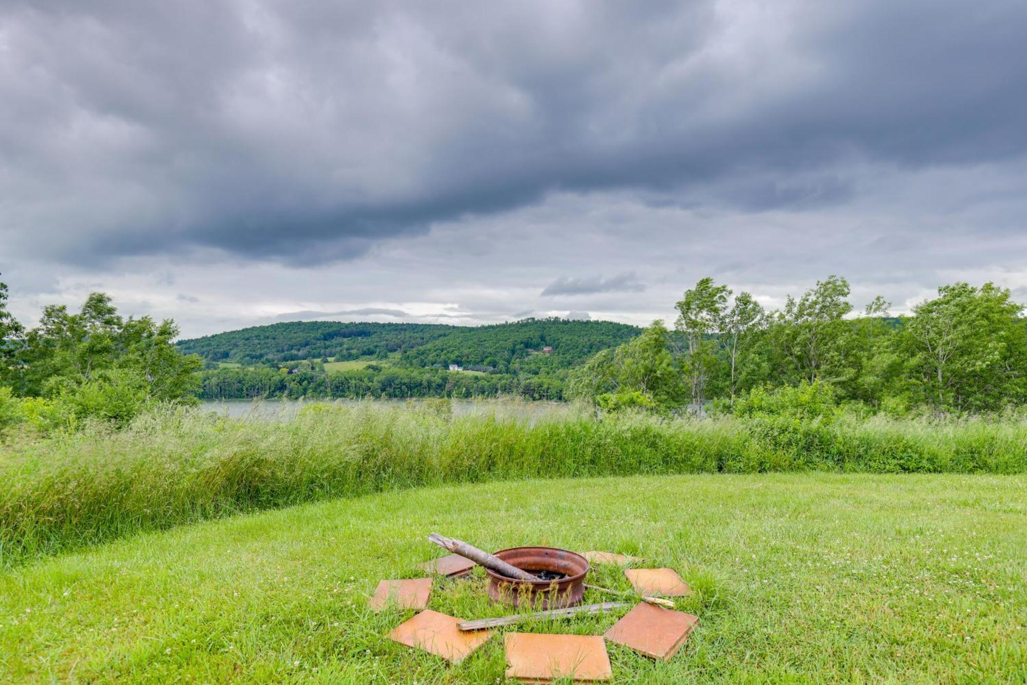 Lawrenceville Apartment With Deck Near Gaming Lands! Exterior foto