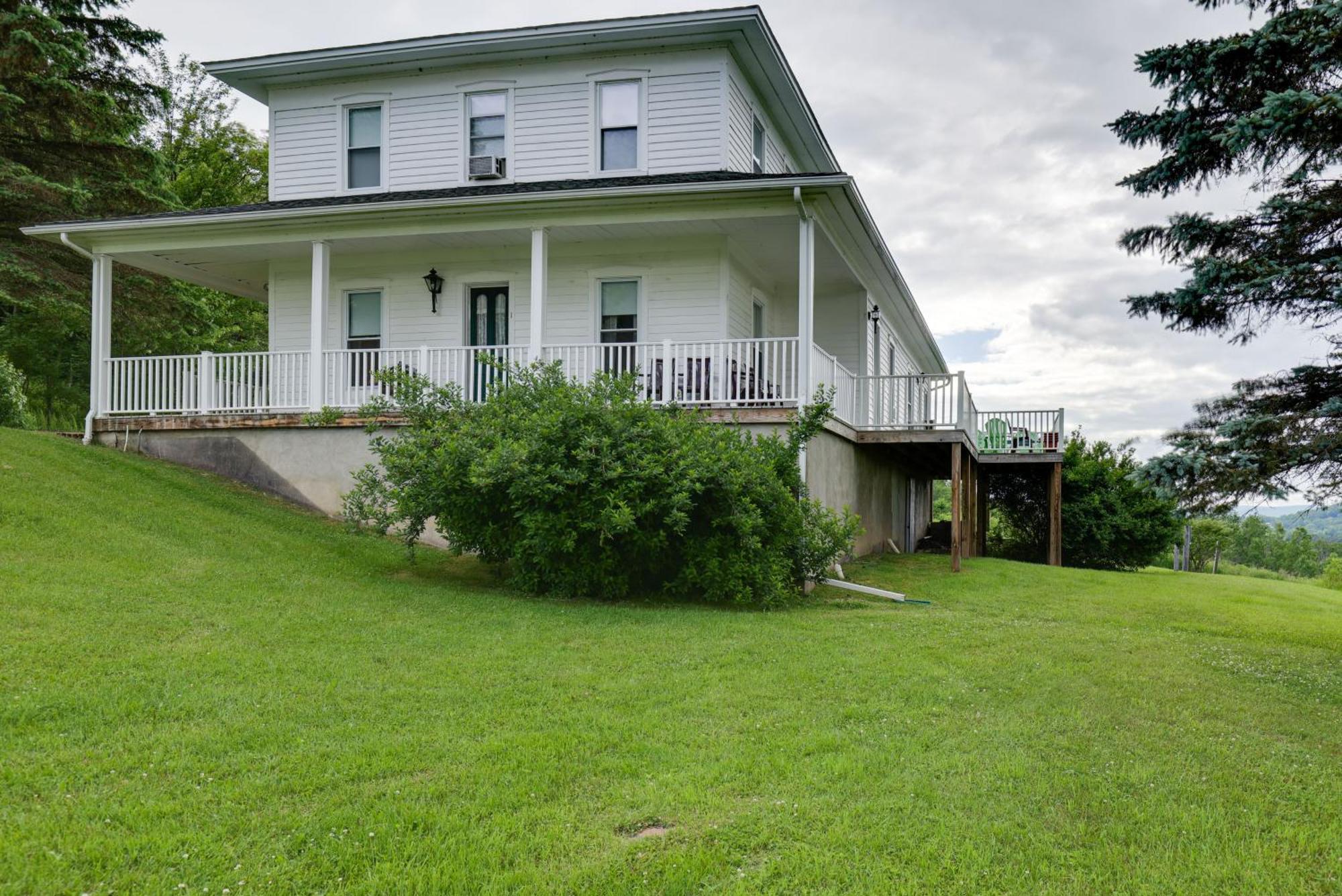 Lawrenceville Apartment With Deck Near Gaming Lands! Exterior foto