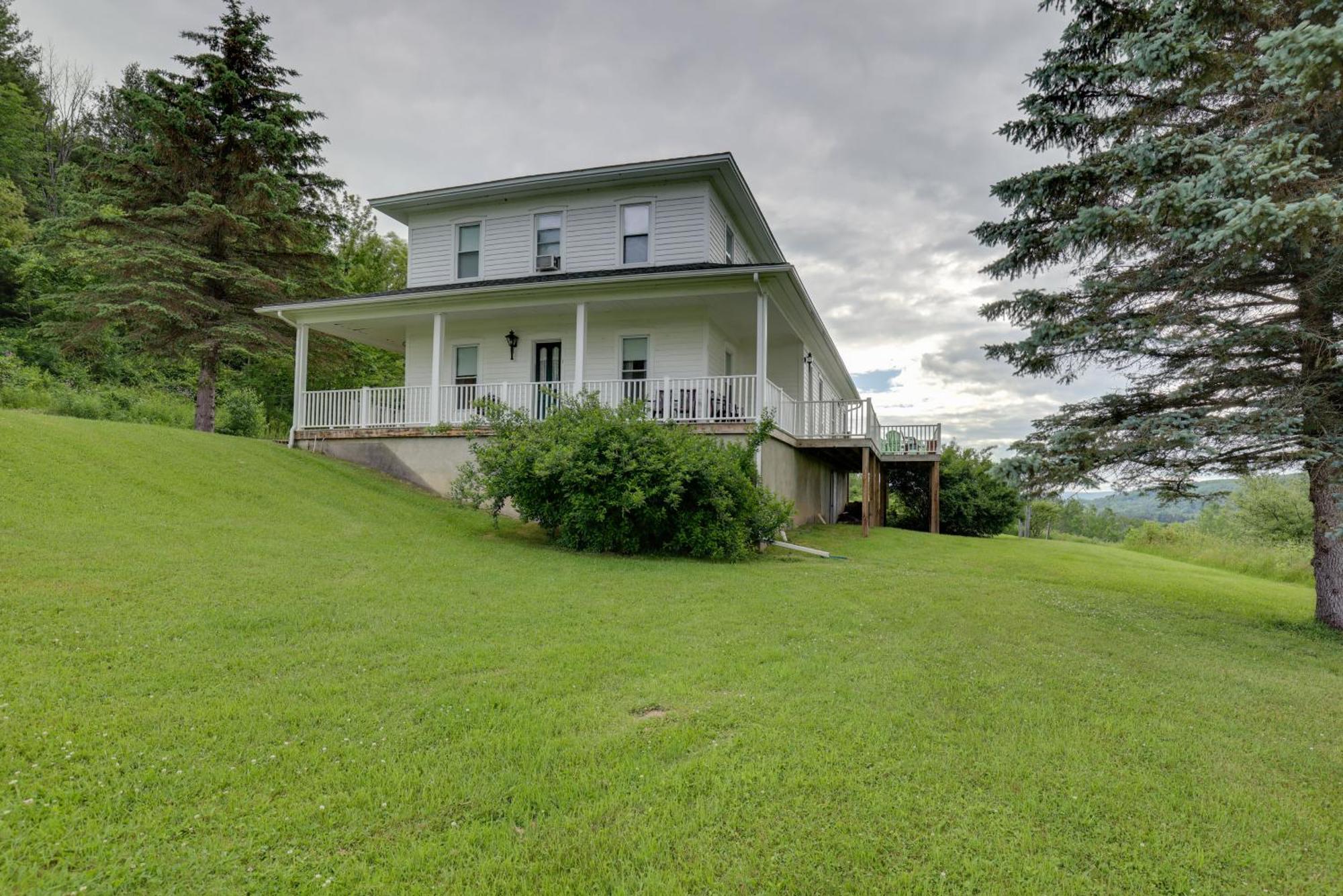 Lawrenceville Apartment With Deck Near Gaming Lands! Exterior foto